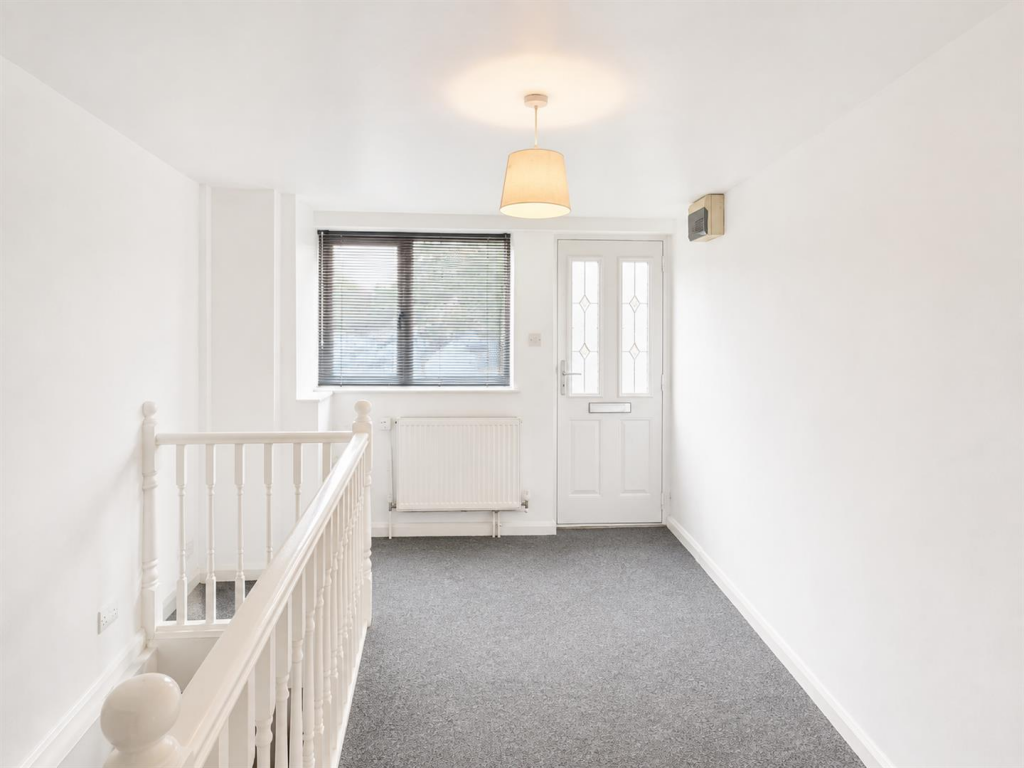 Apartment in Watford, North Watford - View 4
