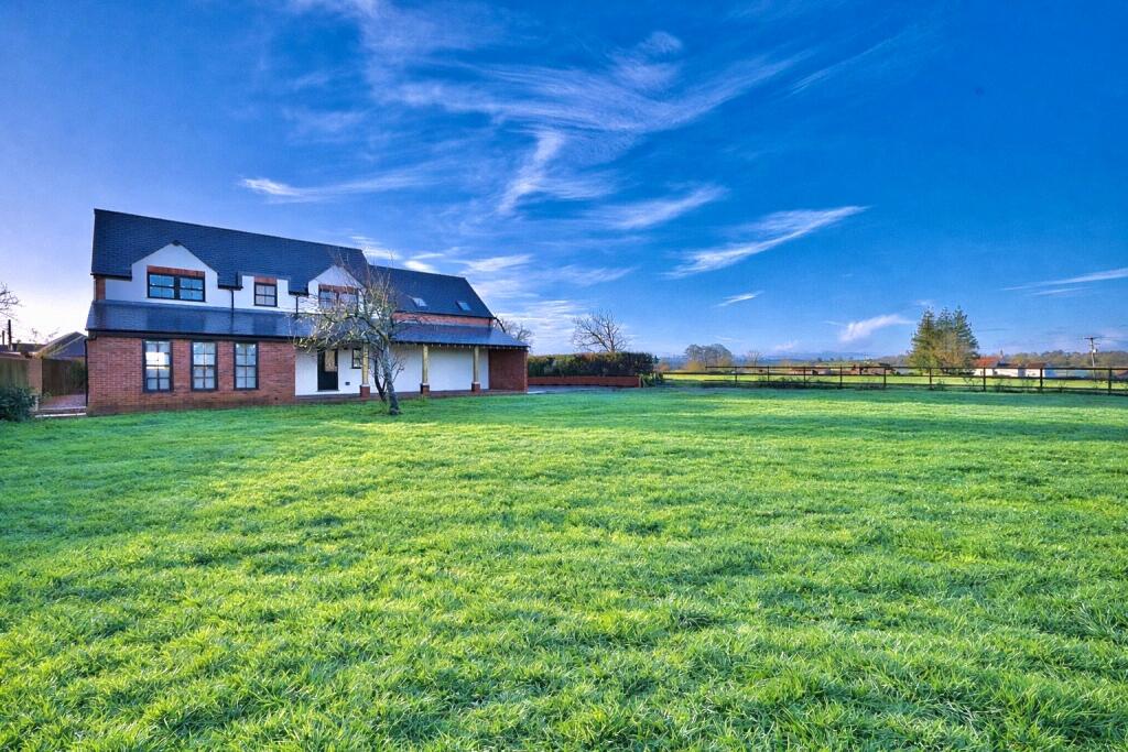 Newly Built Four Bedroom House in Holcombe