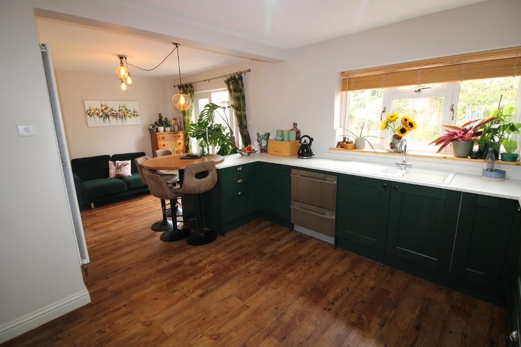 House in Milton Keynes, Walton Park, Walton - More