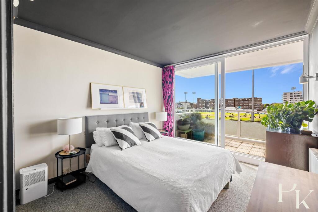 Apartment in Brighton - View 3