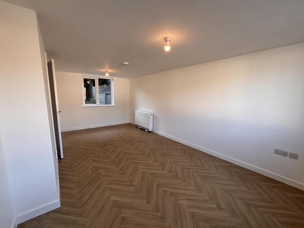 Apartment in Blaby, Glenfields - View 5