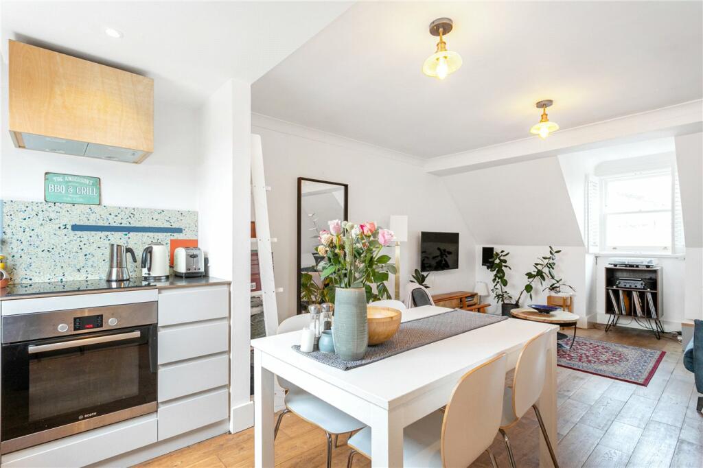Apartment in London - More