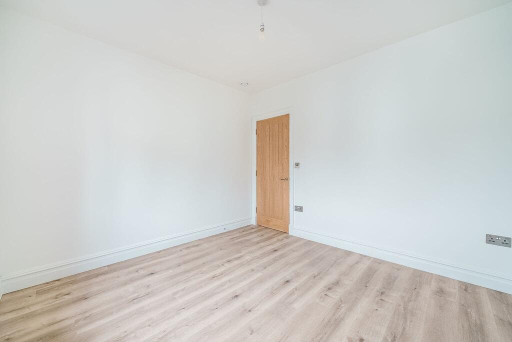 Apartment in Brighton, Round Hill - More