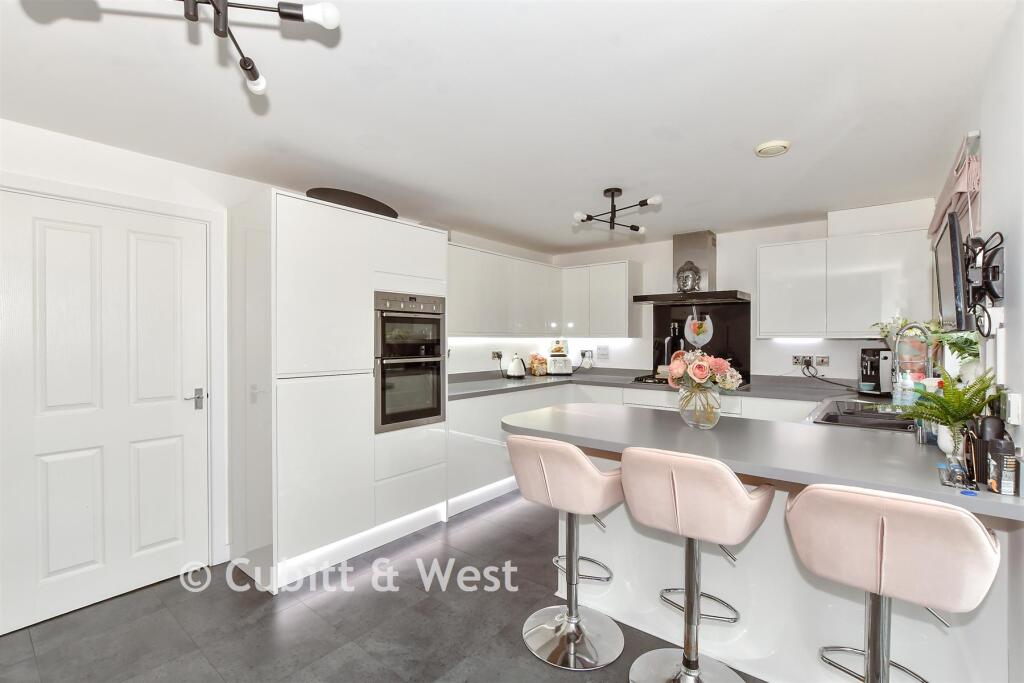 House in Waterlooville, Old Park Farm, Newlands - View 4