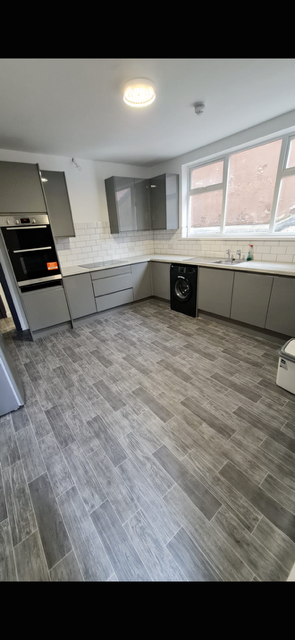 House in Mansfield, Forest Town - View 2