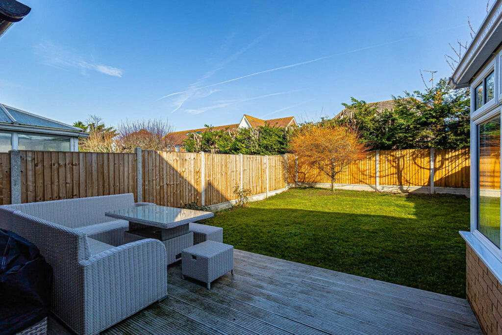 House in Rochford, Rayleigh - View 5