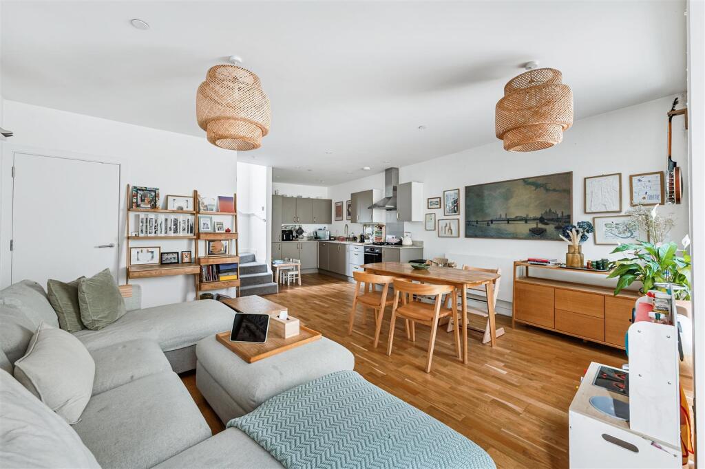 House in London - View 2