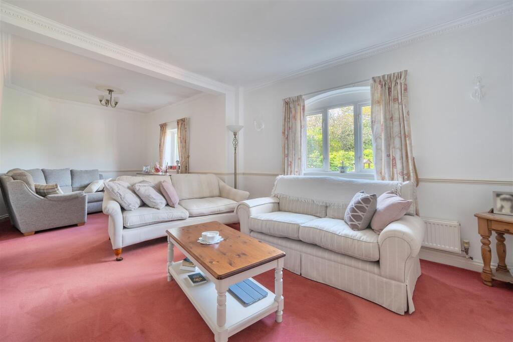Cricket Hill, Finchampstead, Berkshire, RG40 3TN - More
