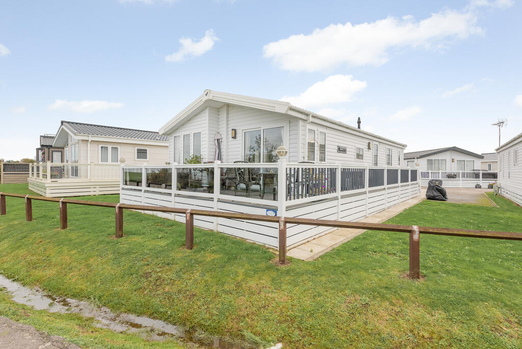 2-bed caravan on Seabreeze, Seaview Holiday Park, St John's Road, Whitstable, Kent, £100,000
