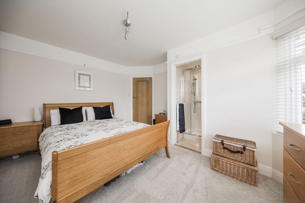 House in Tunbridge Wells, Kent - More