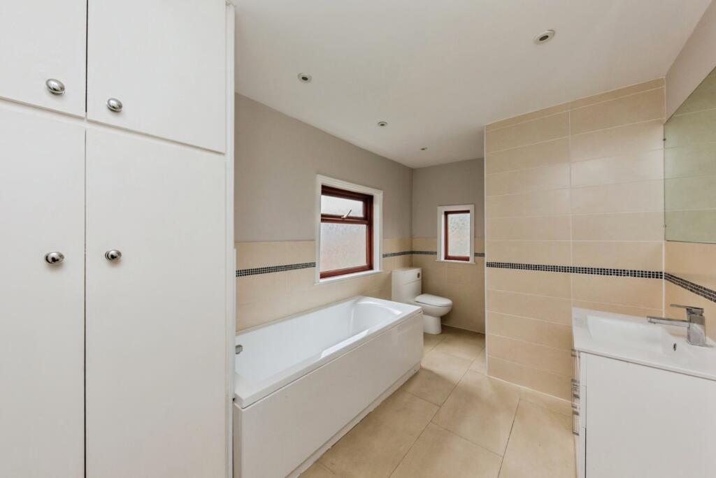 House in Newcastle-under-Lyme, Audley Rural - View 4
