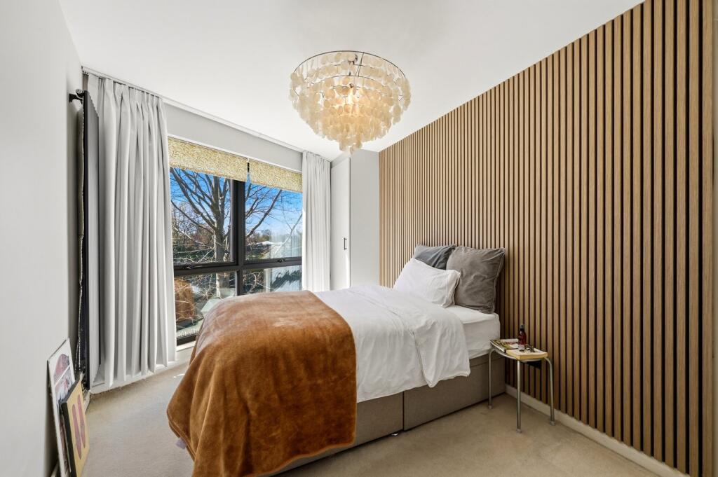 Apartment in Weybridge - View 4
