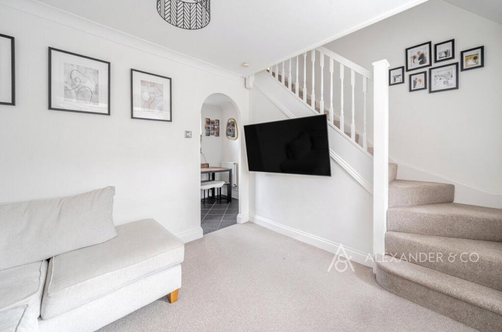 2-bed semi-detached on Angels Close, Winslow, Buckingham, £259,999