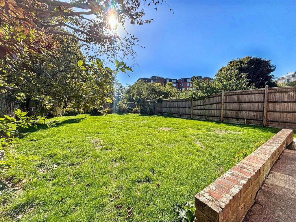Dittons Road, Eastbourne photo 4