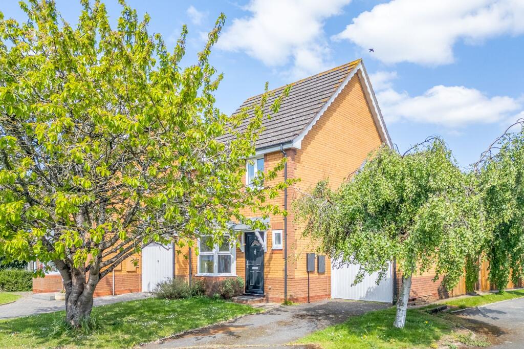 Main image of property: Newmarket Close, Stratford-upon-Avon CV37 9FT