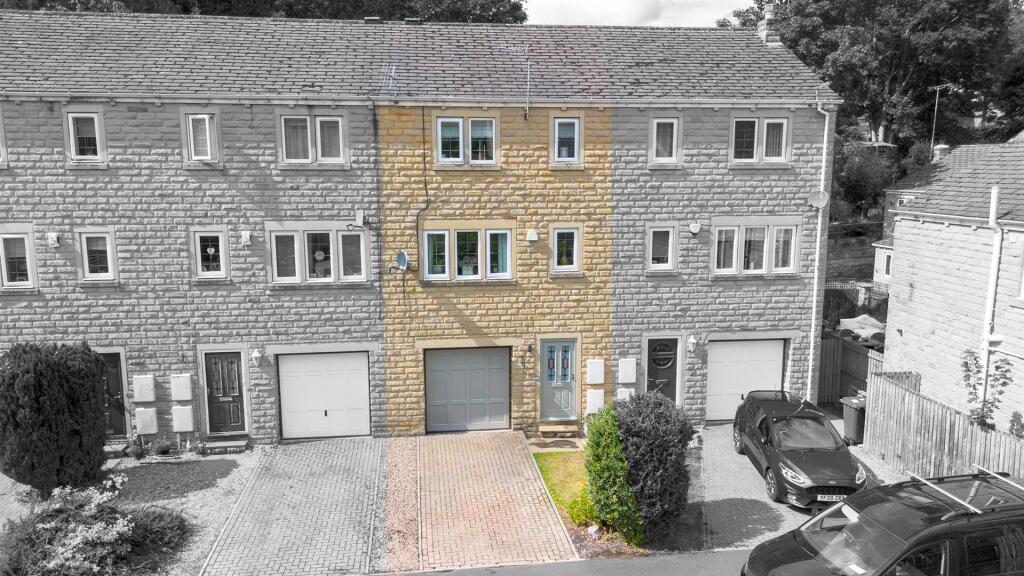 4-bed house on Holmebank Mews, Brockholes HD9, £300,000
