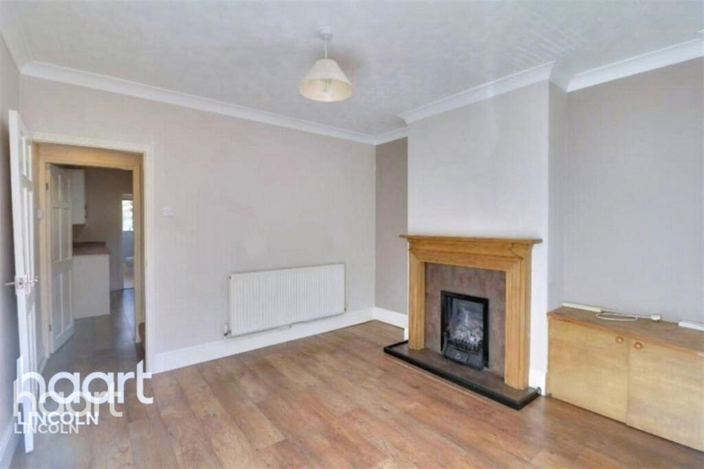2-bed terraced on Albany Street, Lincoln, £150,000