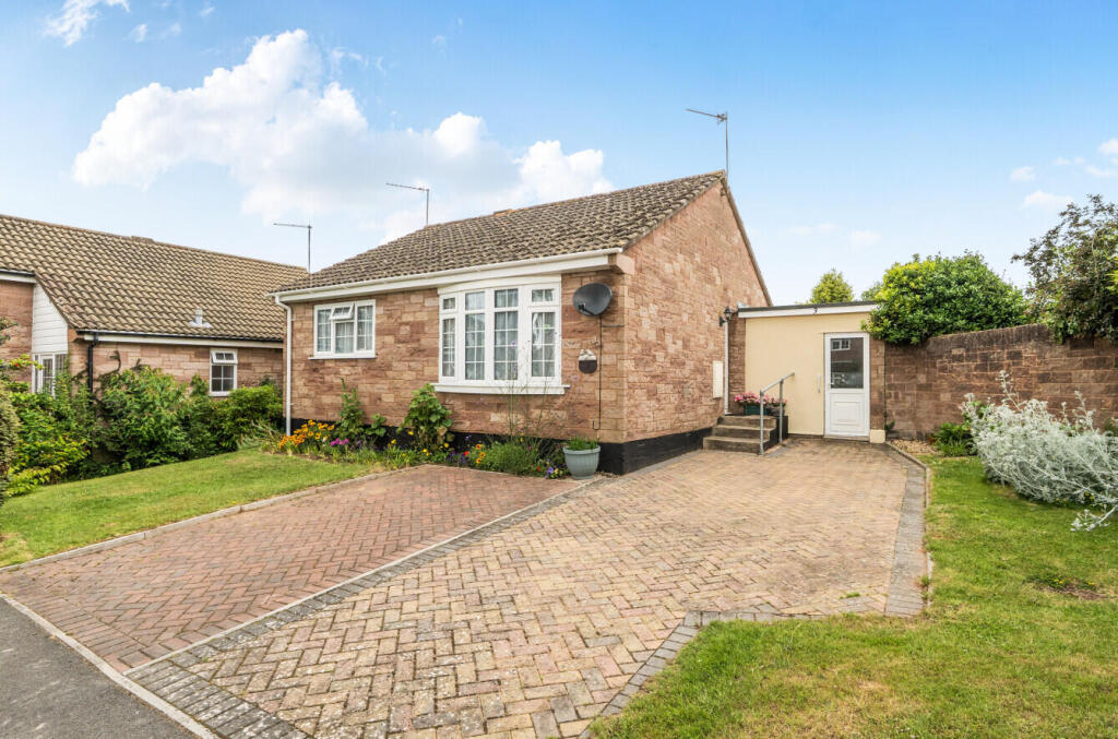 2-bed detached on Snathe Lea, Bishops Lydeard, Taunton, £315,000