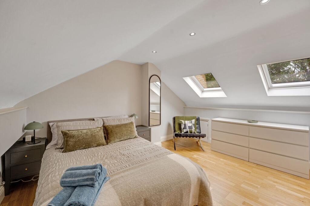 Apartment in London - More