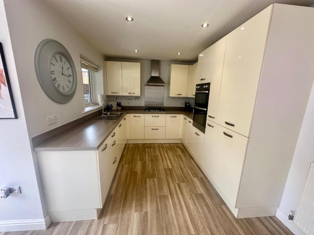 House in Rugby, Cawston - More