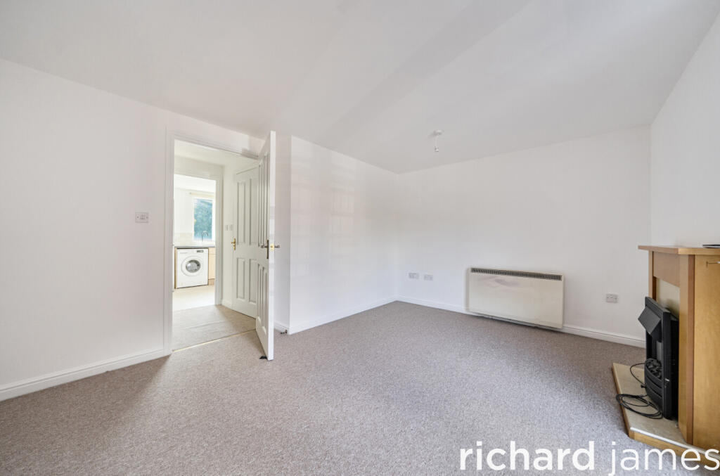 Apartment in Swindon, Churchward, Central Swindon North - More