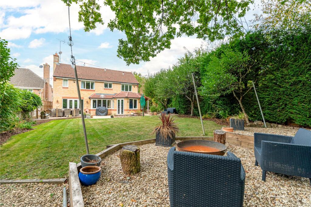 Blackthorn Drive, Thatcham, Berkshire, RG18 photo 3