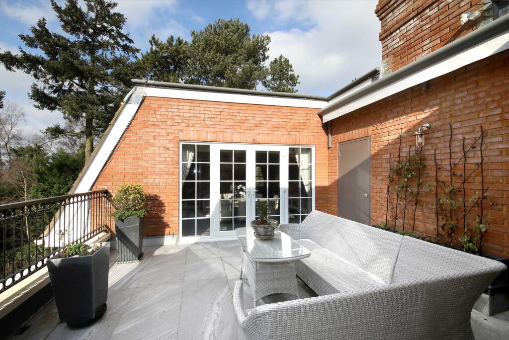 Apartment in Sunningdale, Windsor and Maidenhead - View 2