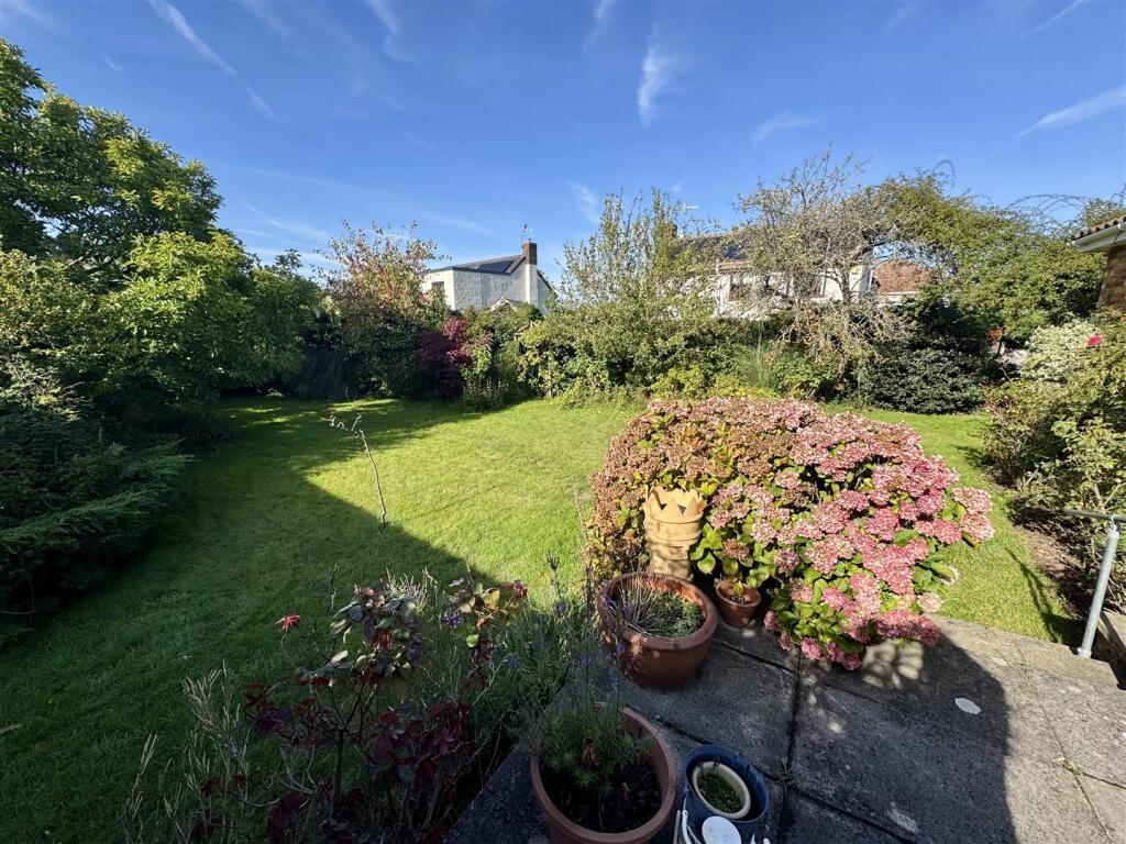 Gordano Gardens, Easton-In-Gordano photo 2