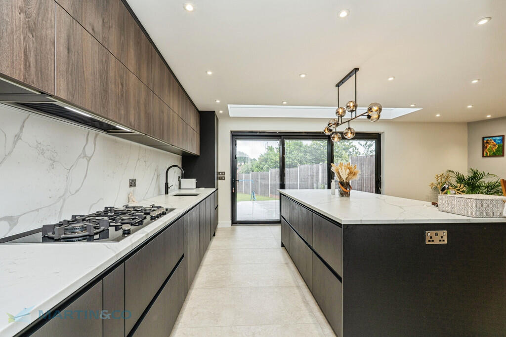 Bassett Road, Woking photo 4