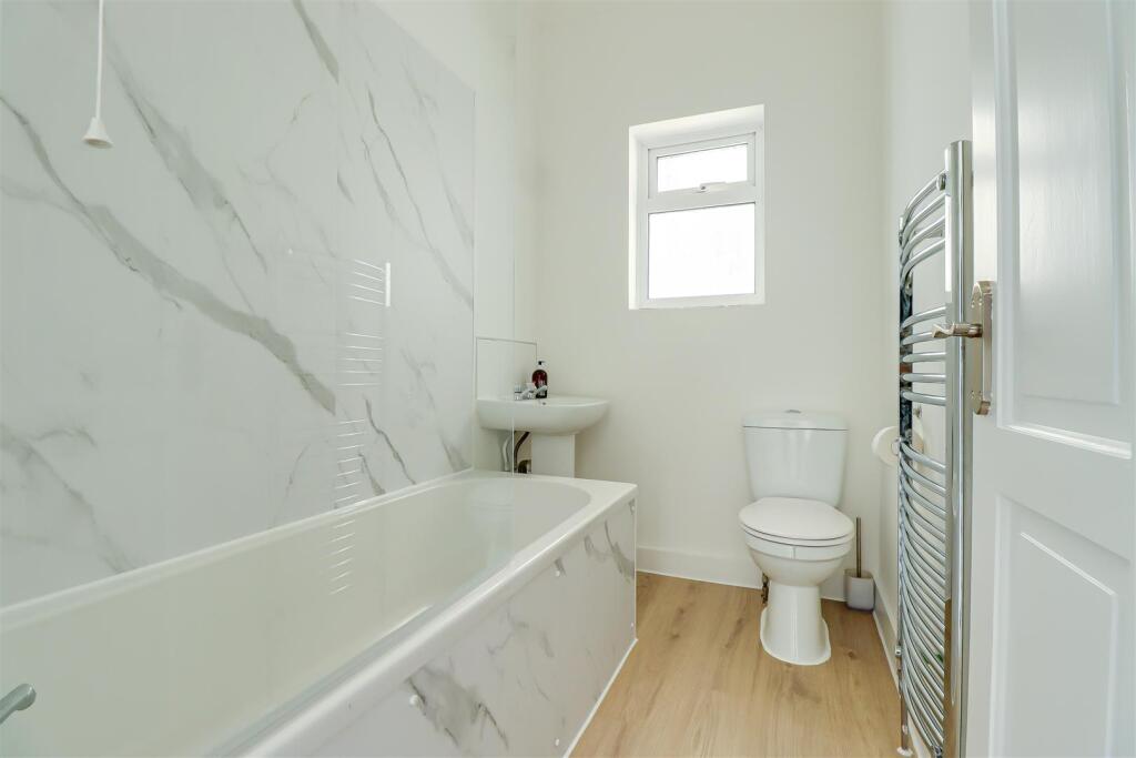 Apartment in Southend-on-Sea, Essex - View 5