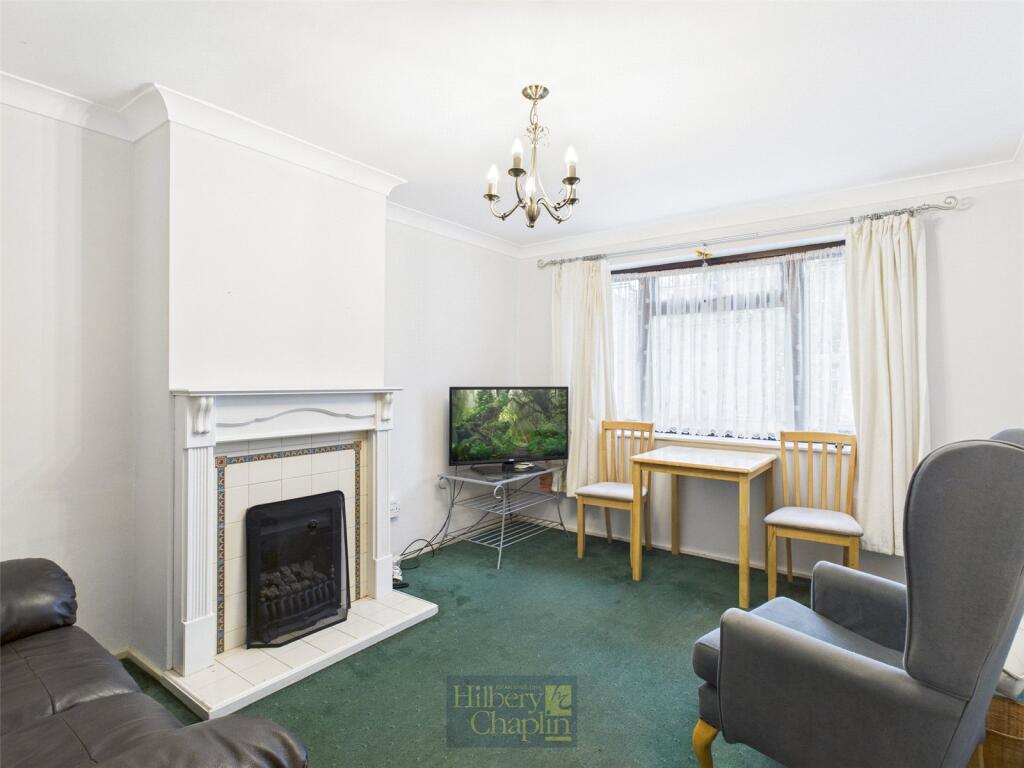 Hawthorn Avenue, Brentwood, Essex, CM13 photo 2