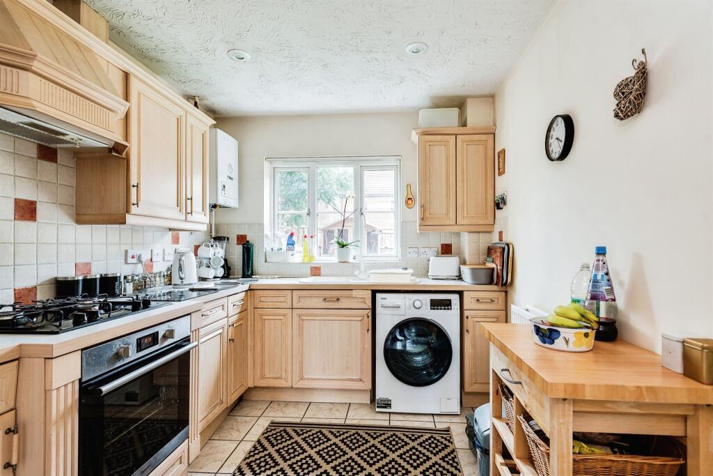 House in Blunsdon St Andrew, Greenmeadow, Haydon Wick - View 2