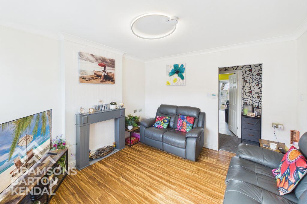 Lambourne Grove, Milnrow, OL16 photo 3