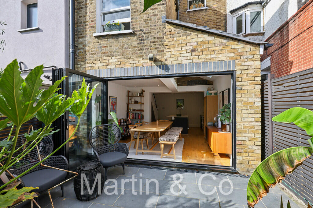 House in Croydon - More