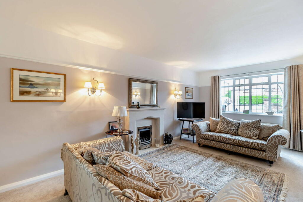 Batchworth Lane, Northwood photo 4
