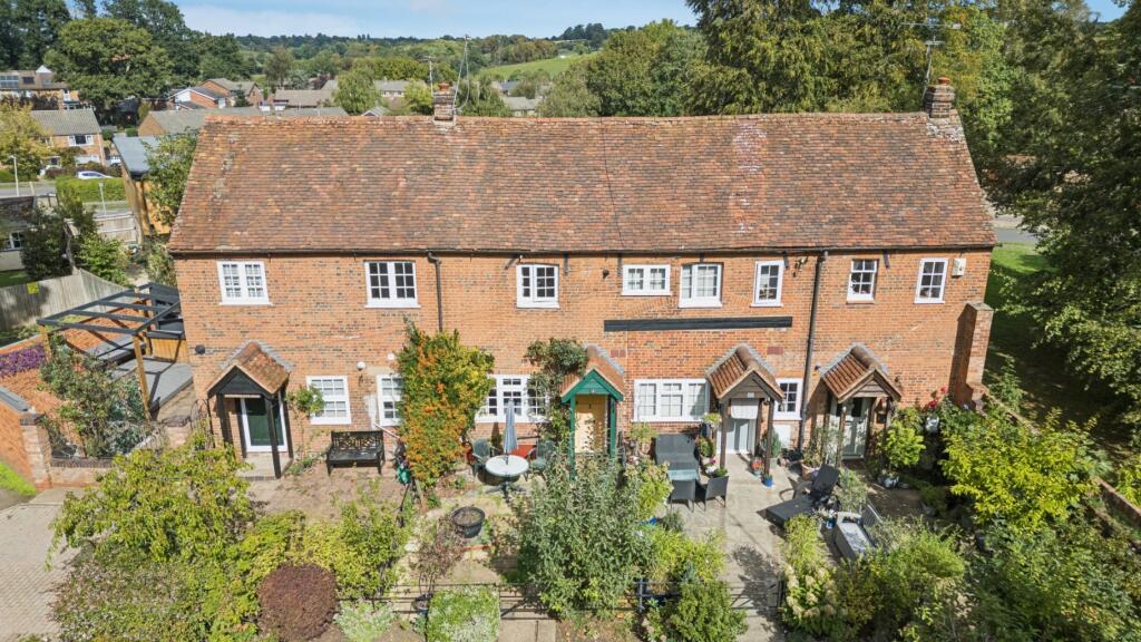 House in Welwyn Hatfield, Hertfordshire - View 2