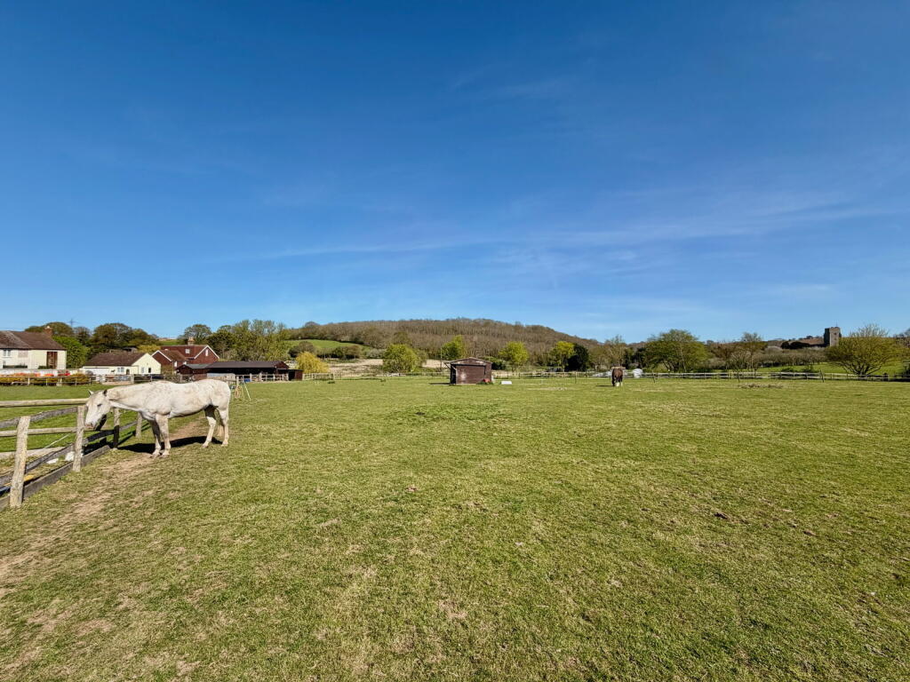 Main image of property: A rare purchase opportunity!! A country cottage with approximately 2.5 acres and rural location
