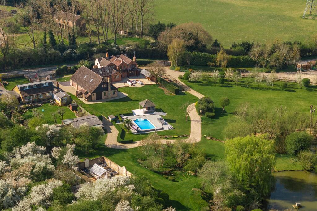 Main image of property: Toddington Road, Harlington, Dunstable, Bedfordshire, LU5