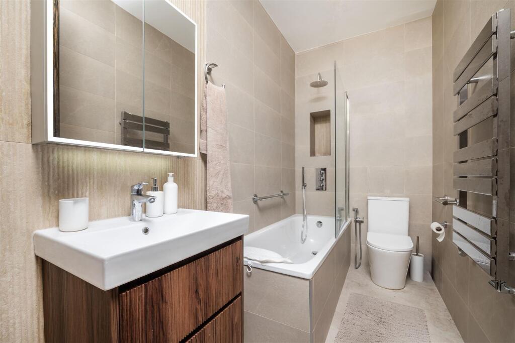 Apartment in London - View 5