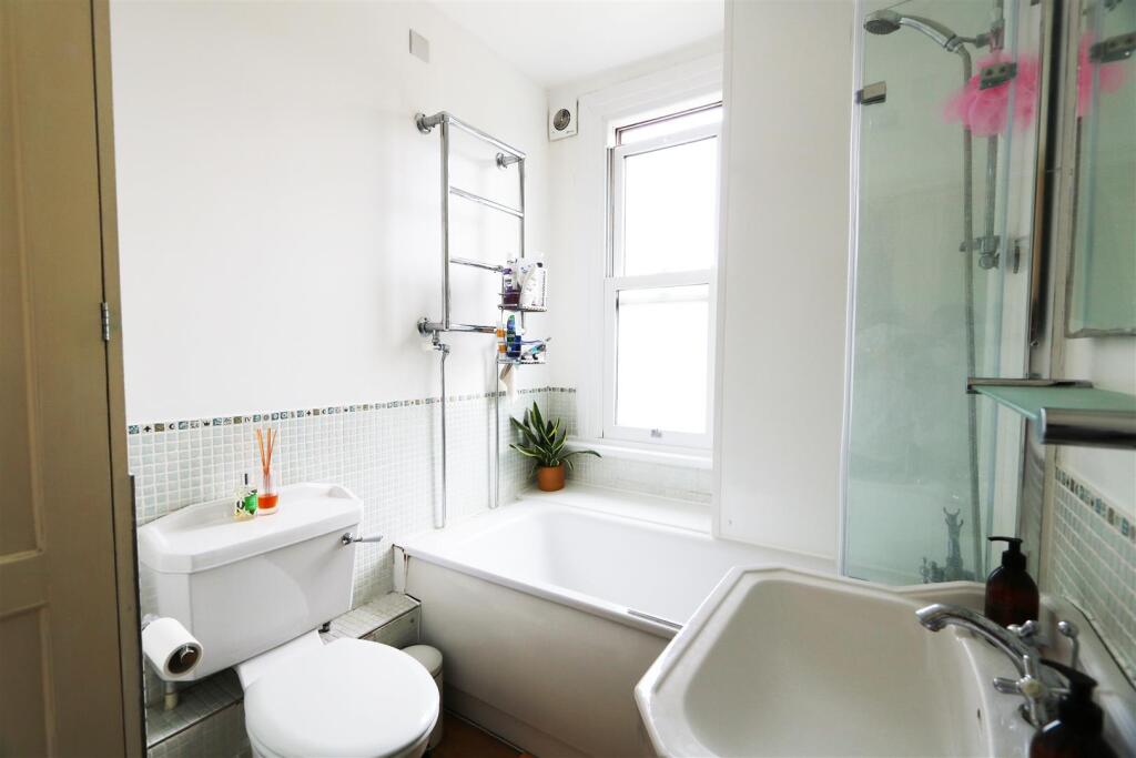 House in London - View 5