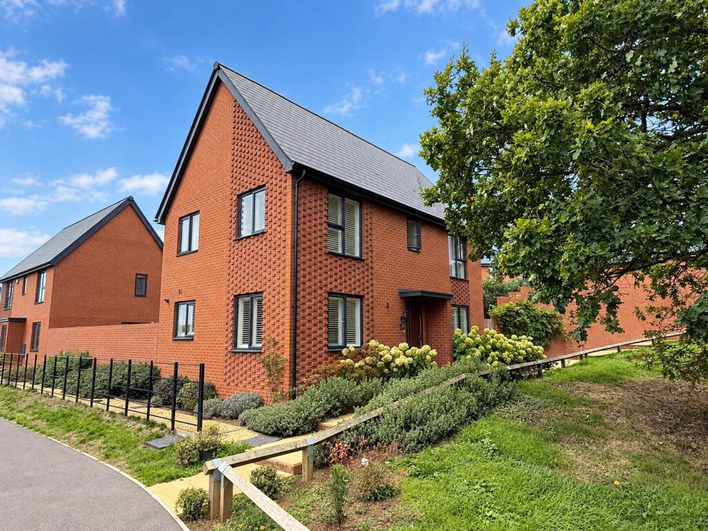 3-bed detached on Willow Tree Fields, Nailsea, North Somerset, BS48, £450,000
