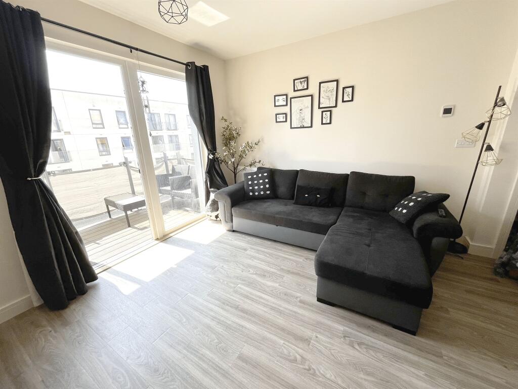 Apartment in Gillingham, Medway - View 2