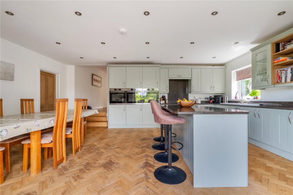 Beautifully renovated five-bedroom detached home, Paulton photo 3