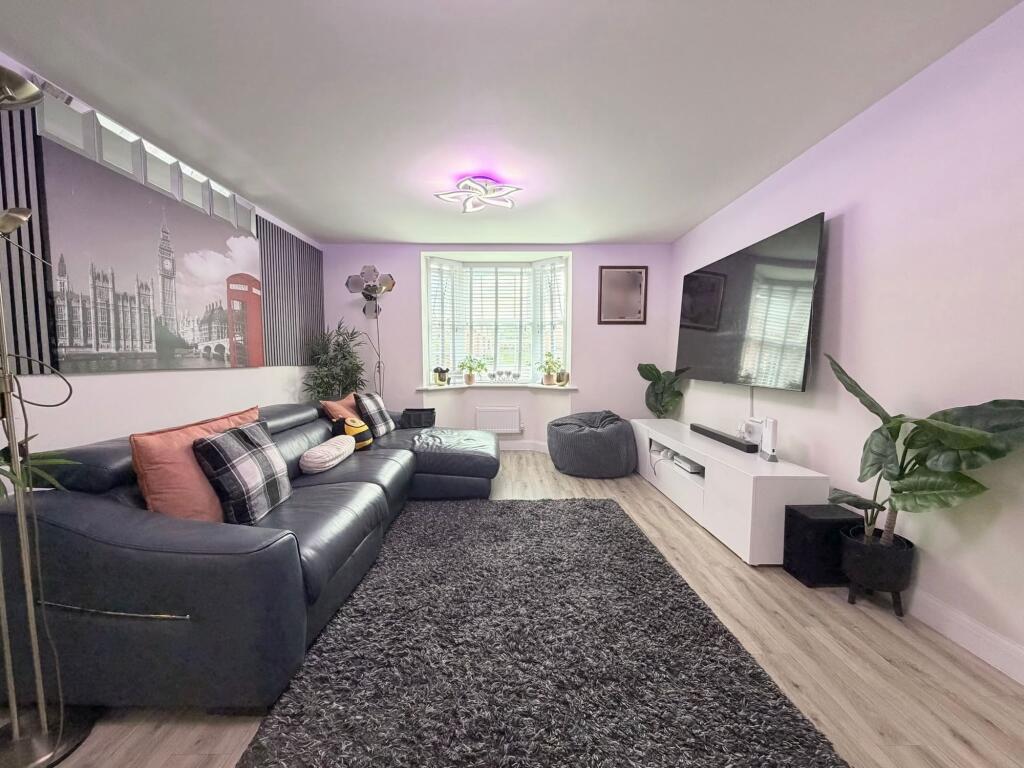 House in Stroud, Hunts Grove - More