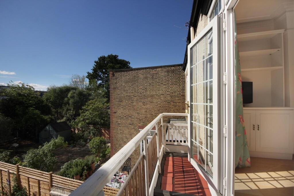 Apartment in London - More