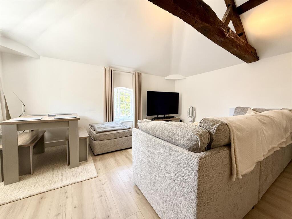 Apartment in Winchester, Northbrook, Bishop's Waltham - View 3