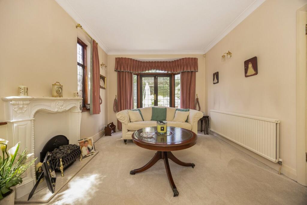 Marlborough Drive, Clayhall, IG5 photo 3