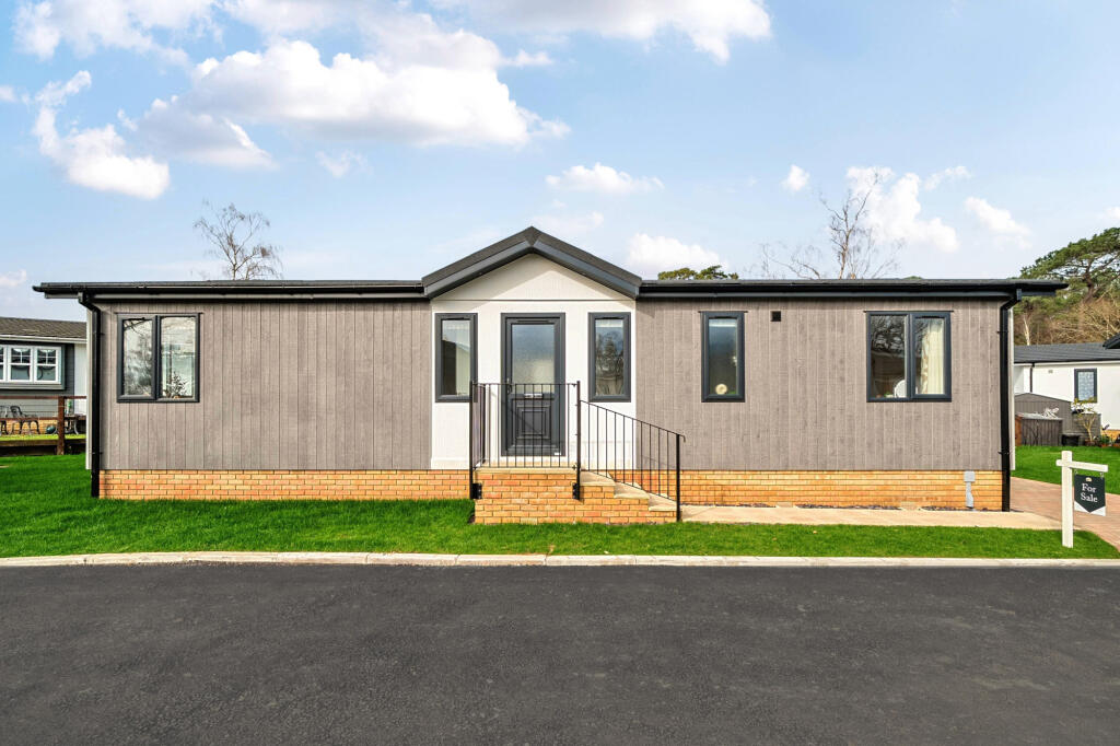 2-bed caravan on Poole, Dorset, BH16, £315,000