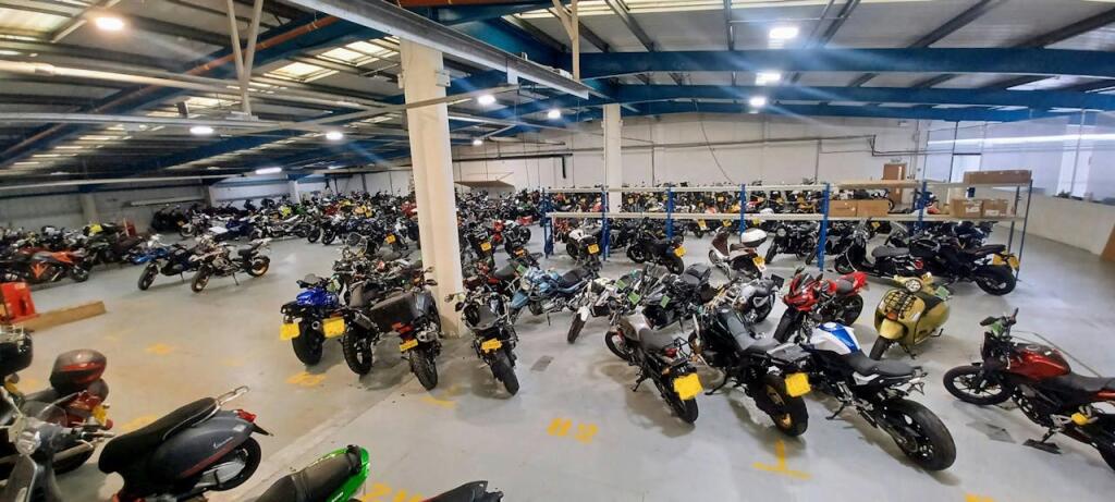 Unit 5 Alpha Way Industrial Warehouse Egham 4.jp