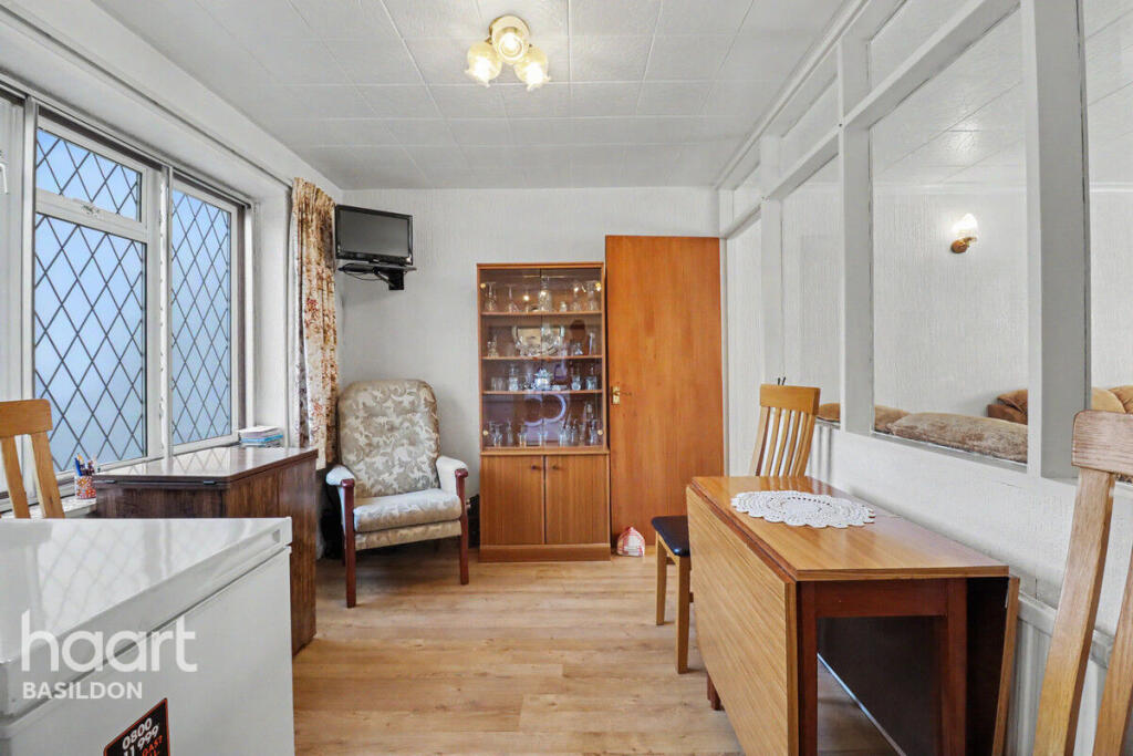 Claydon Crescent, Basildon photo 4